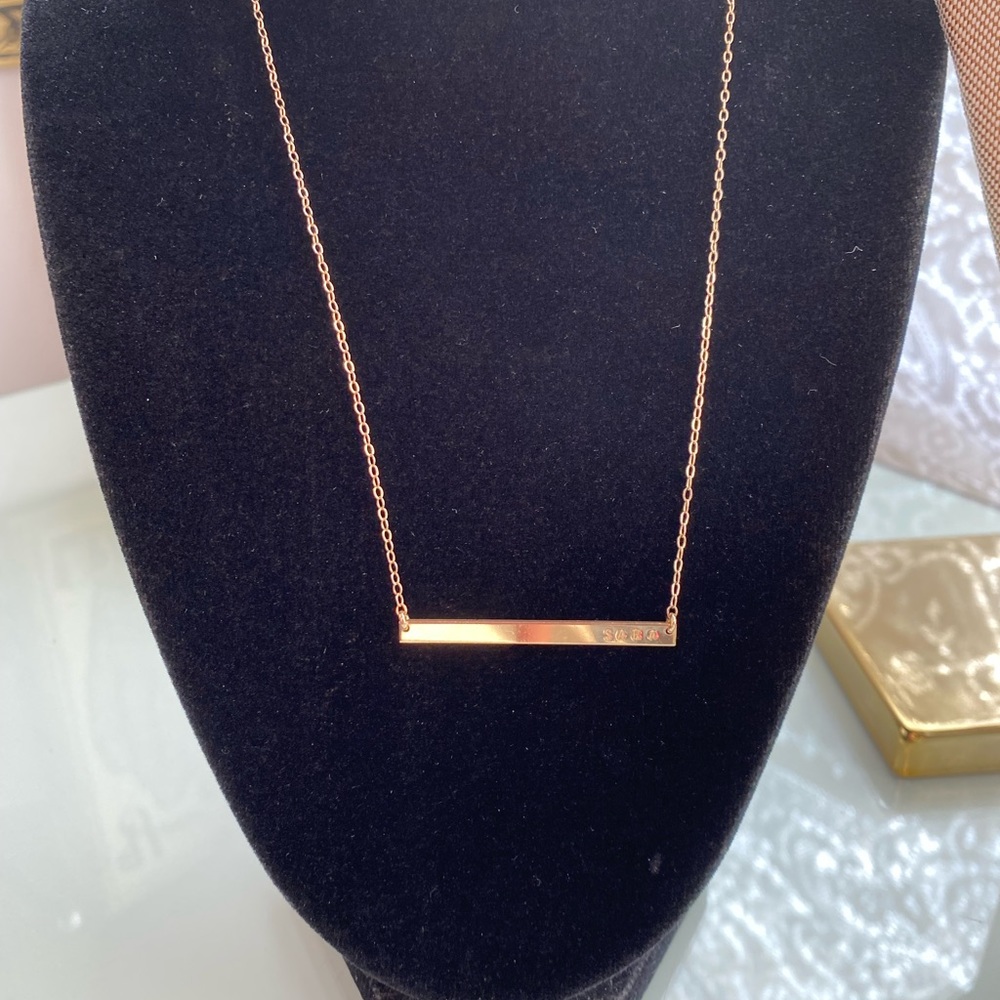 Sarah name on gold bar necklace - Picture 1 of 7